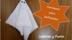 tejer un fantasma para halloween a dos agujas