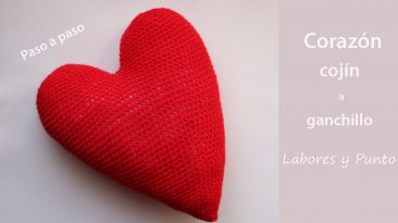 cojín corazón grande a ganchillo o crochet