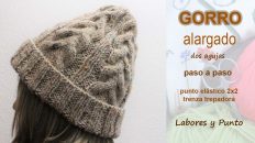 gorro tejido con trenza trepadora a dos agujas